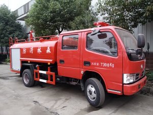 東風3.5噸消防灑水車